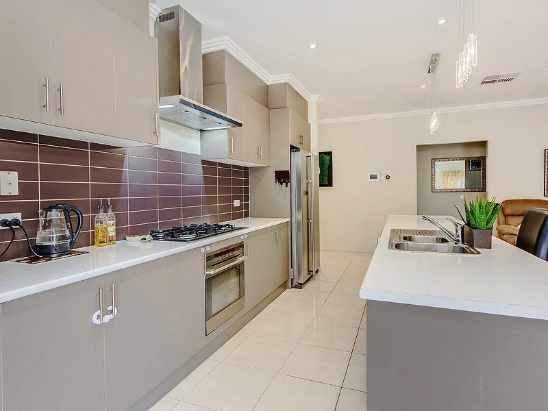 104 George St, Taylors Hill VIC 3037