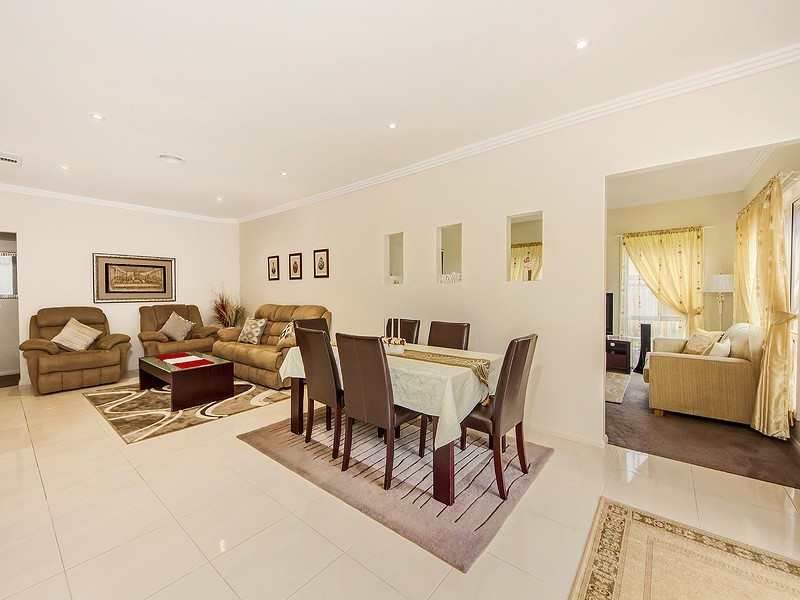 104 George St, Taylors Hill VIC 3037