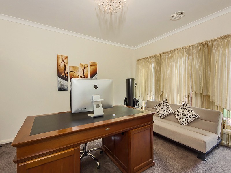104 George St, Taylors Hill VIC 3037