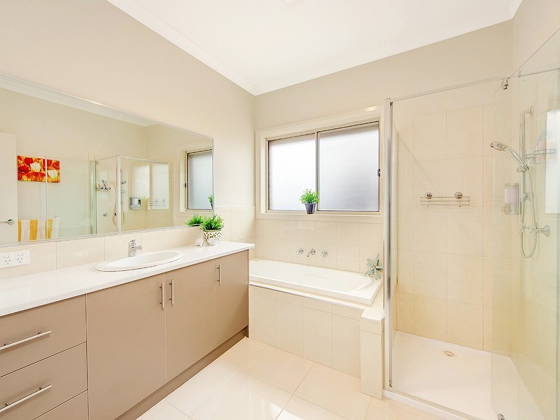 104 George St, Taylors Hill VIC 3037