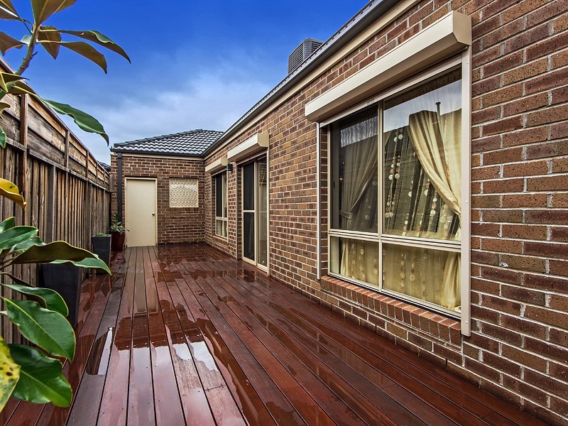 104 George St, Taylors Hill VIC 3037