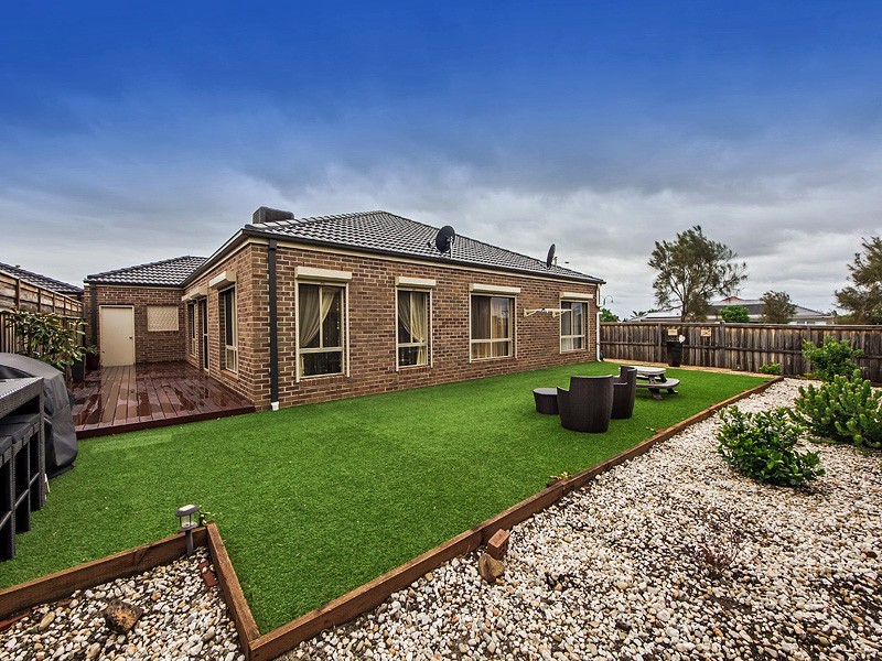 104 George St, Taylors Hill VIC 3037