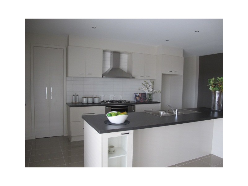 211 Bulmans Rd, Melton West VIC 3337