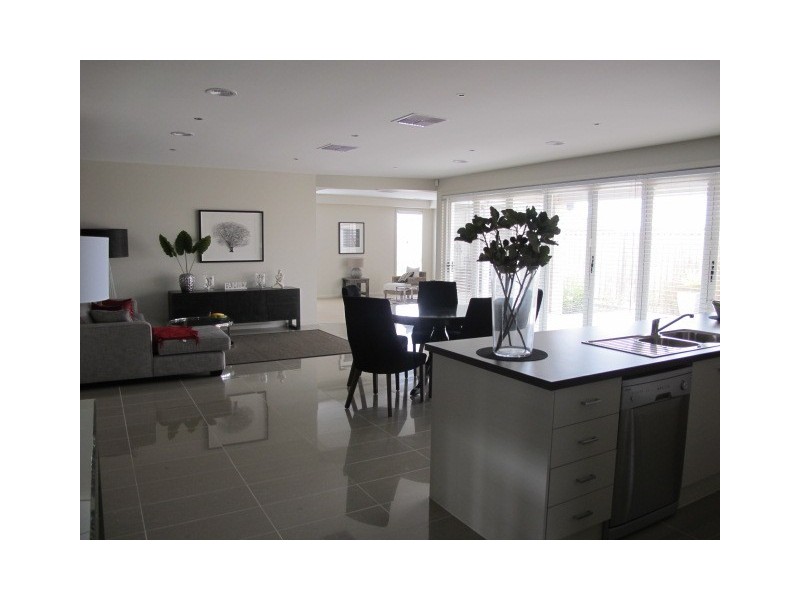 211 Bulmans Rd, Melton West VIC 3337