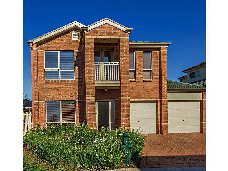 32 Amberlea Cct, Taylors Hill VIC 3037