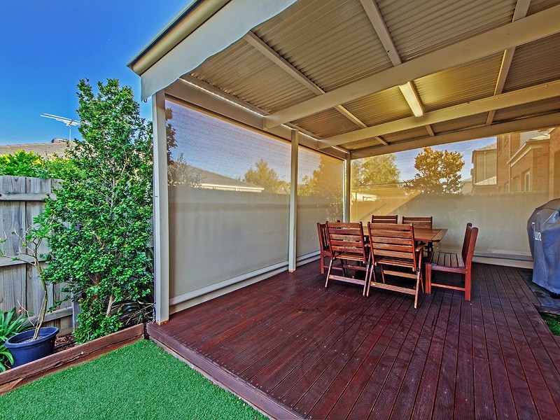 32 Amberlea Cct, Taylors Hill VIC 3037