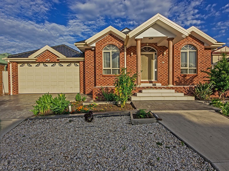 3 Calthorpe Green, Caroline Springs VIC 3023