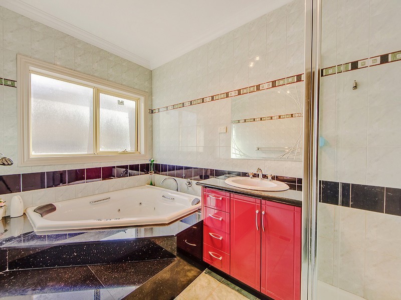 3 Calthorpe Green, Caroline Springs VIC 3023