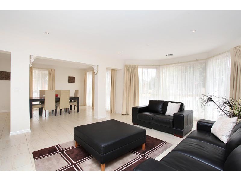 20 Jacaranda Dve, Taylors Hill VIC 3037