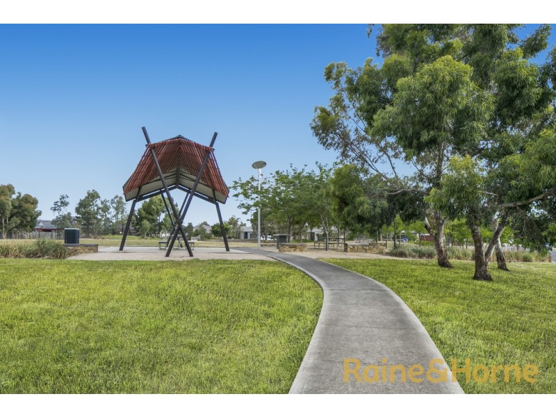1 Garnet Way, Taylors Hill VIC 3037