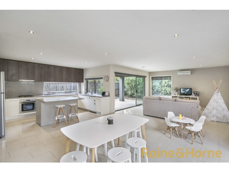 1 Garnet Way, Taylors Hill VIC 3037