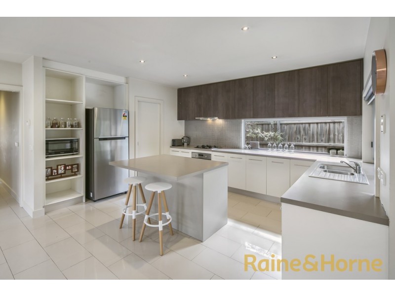 1 Garnet Way, Taylors Hill VIC 3037