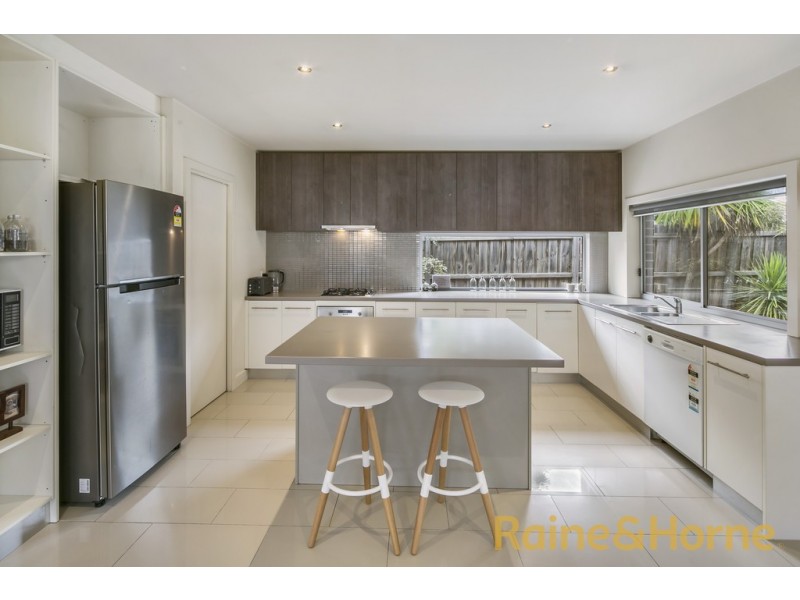 1 Garnet Way, Taylors Hill VIC 3037
