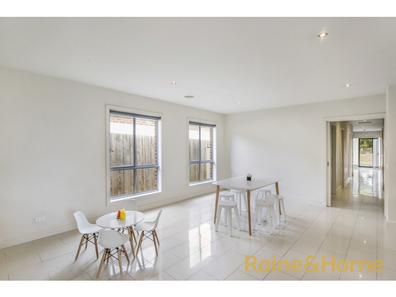 1 Garnet Way, Taylors Hill VIC 3037