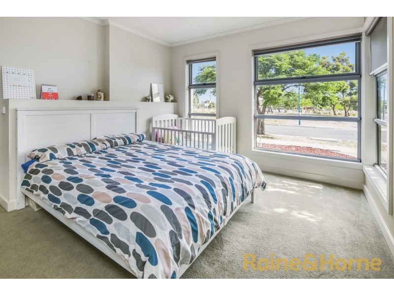 1 Garnet Way, Taylors Hill VIC 3037