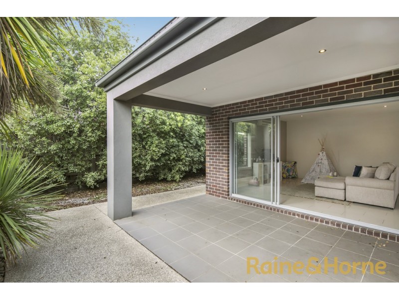 1 Garnet Way, Taylors Hill VIC 3037