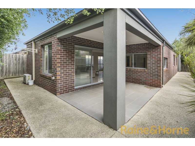 1 Garnet Way, Taylors Hill VIC 3037