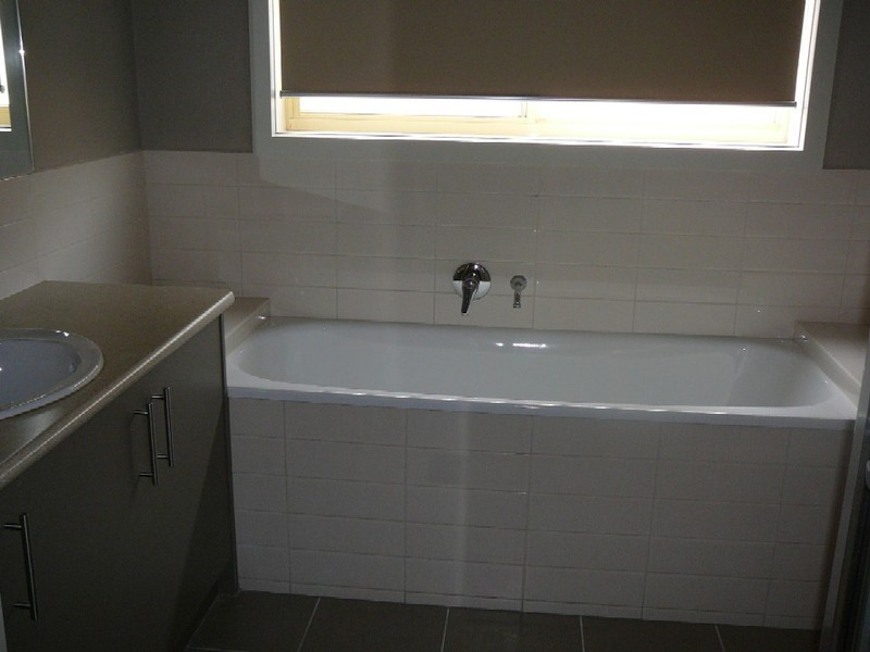 5 Whatmough Street, Caroline Springs VIC 3023