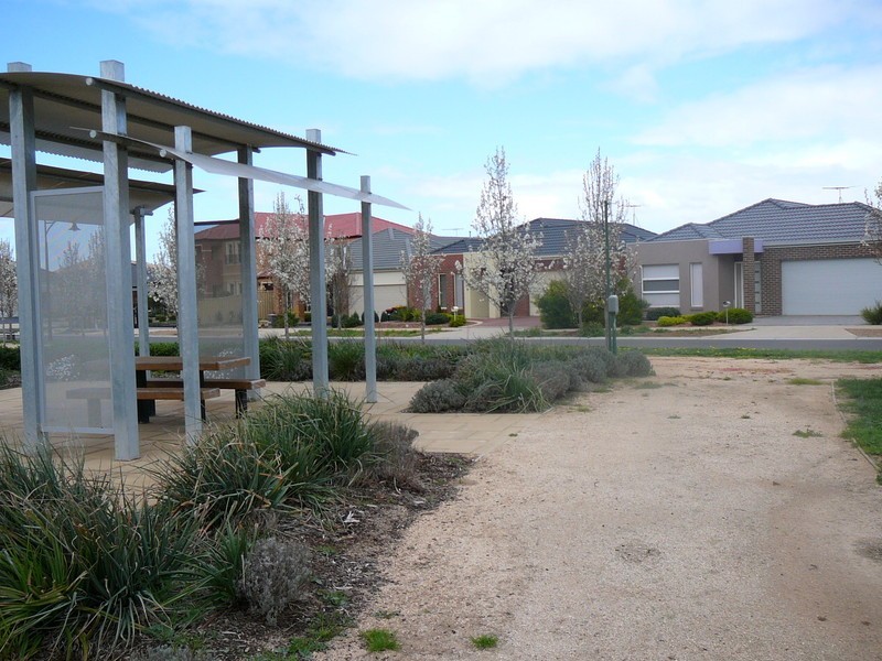 5 Whatmough Street, Caroline Springs VIC 3023