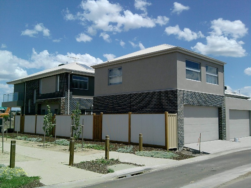 32 Warner Way, Caroline Springs VIC 3023