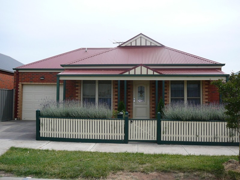 24 Dickerson Way, Caroline Springs VIC 3023