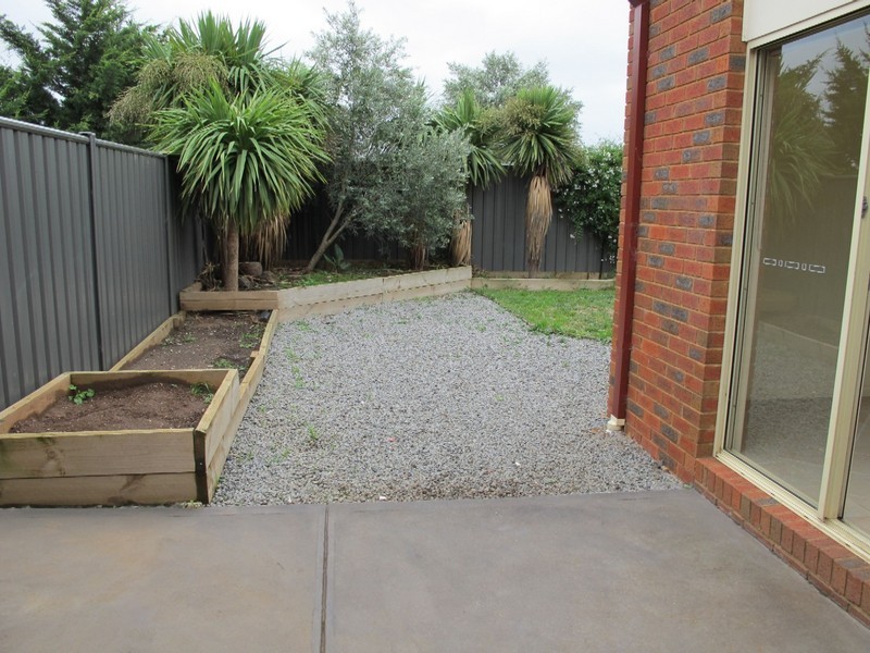 24 Dickerson Way, Caroline Springs VIC 3023