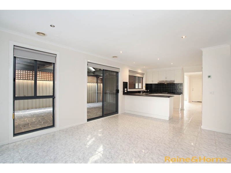 13 Nullarbor Place, Caroline Springs VIC 3023