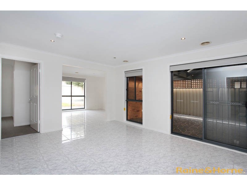 13 Nullarbor Place, Caroline Springs VIC 3023