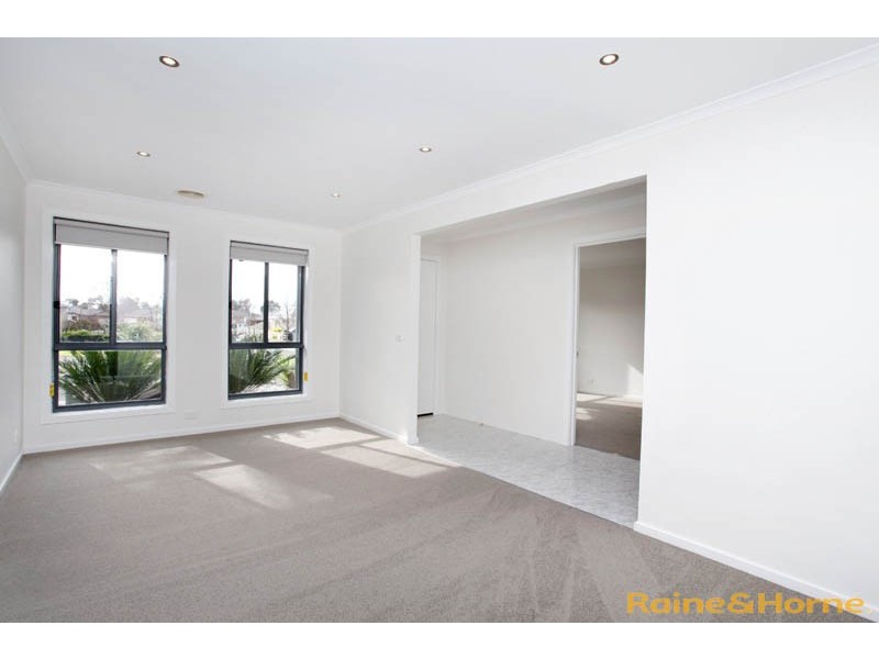 13 Nullarbor Place, Caroline Springs VIC 3023