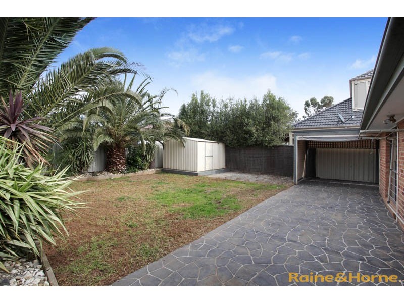 13 Nullarbor Place, Caroline Springs VIC 3023