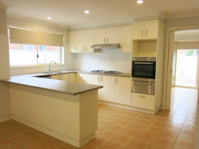 3 Cobblestone Green, Caroline Springs VIC 3023