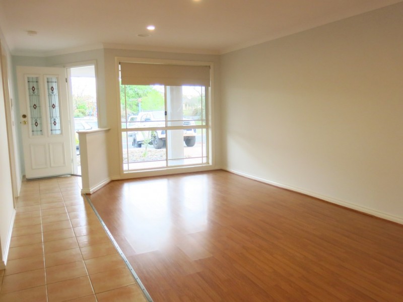 3 Cobblestone Green, Caroline Springs VIC 3023