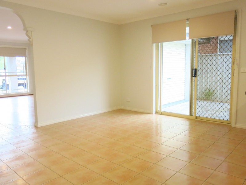 3 Cobblestone Green, Caroline Springs VIC 3023