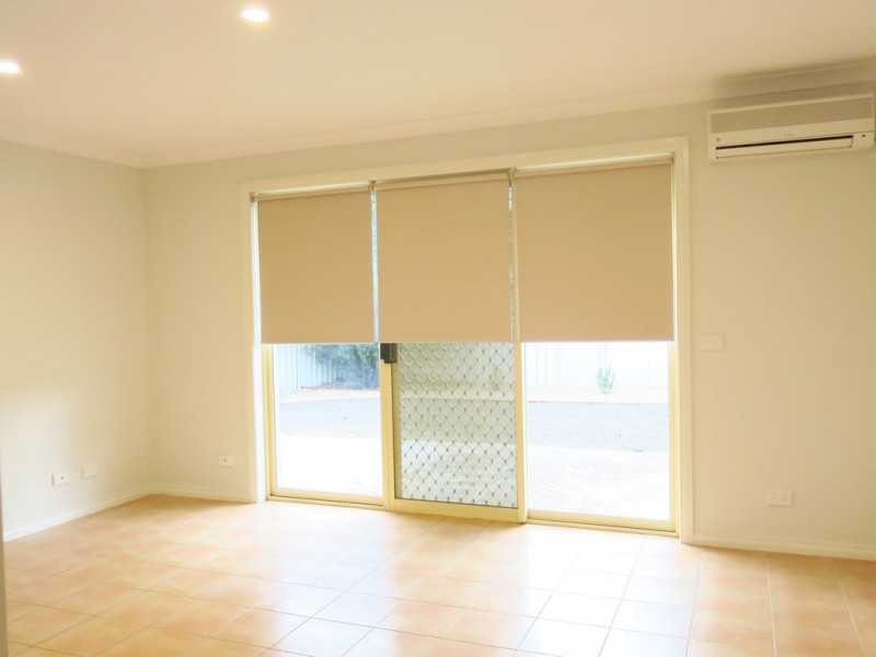 3 Cobblestone Green, Caroline Springs VIC 3023