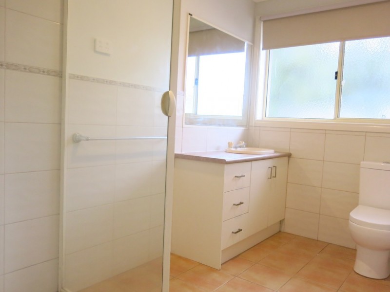 3 Cobblestone Green, Caroline Springs VIC 3023