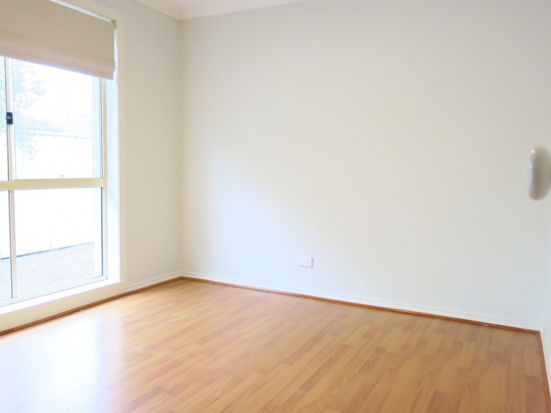 3 Cobblestone Green, Caroline Springs VIC 3023