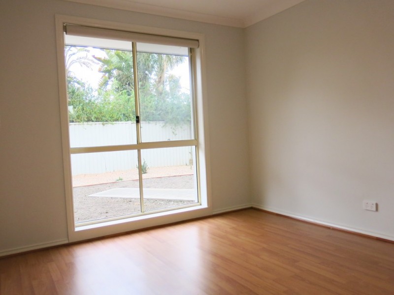 3 Cobblestone Green, Caroline Springs VIC 3023