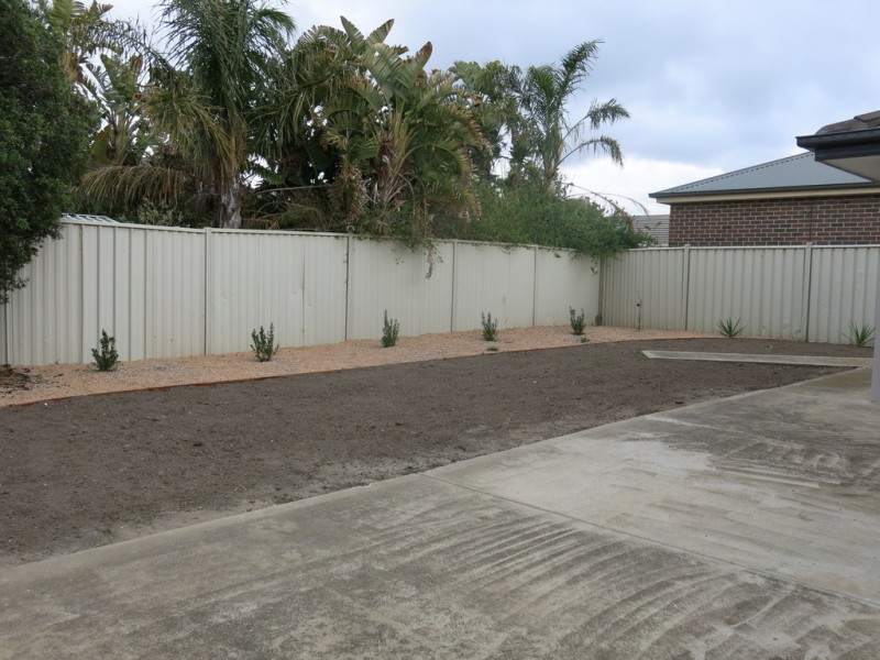 3 Cobblestone Green, Caroline Springs VIC 3023