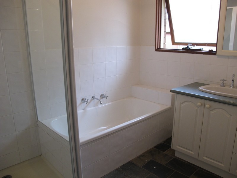 40 Lady Nelson Way, Taylors Lakes VIC 3038