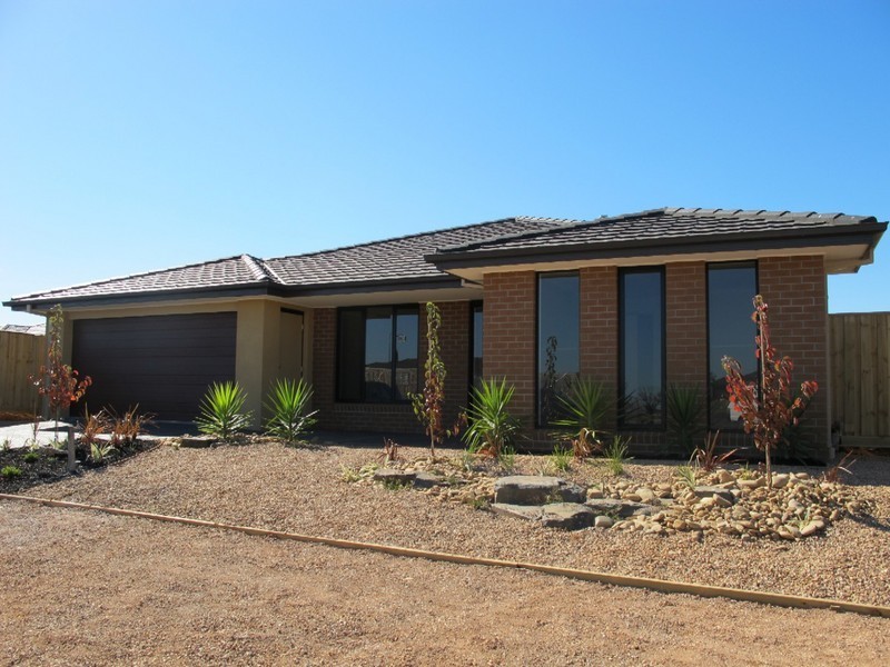 16 Leuca Avenue, Brookfield VIC 3338