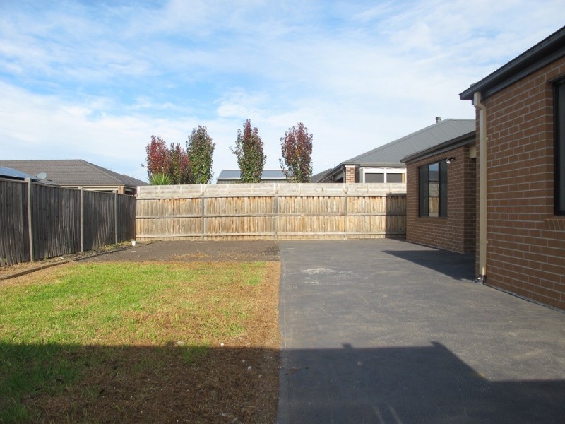 16 Leuca Avenue, Brookfield VIC 3338