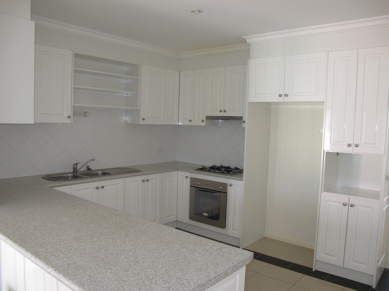 2B Orchid Square, Sydenham VIC 3037