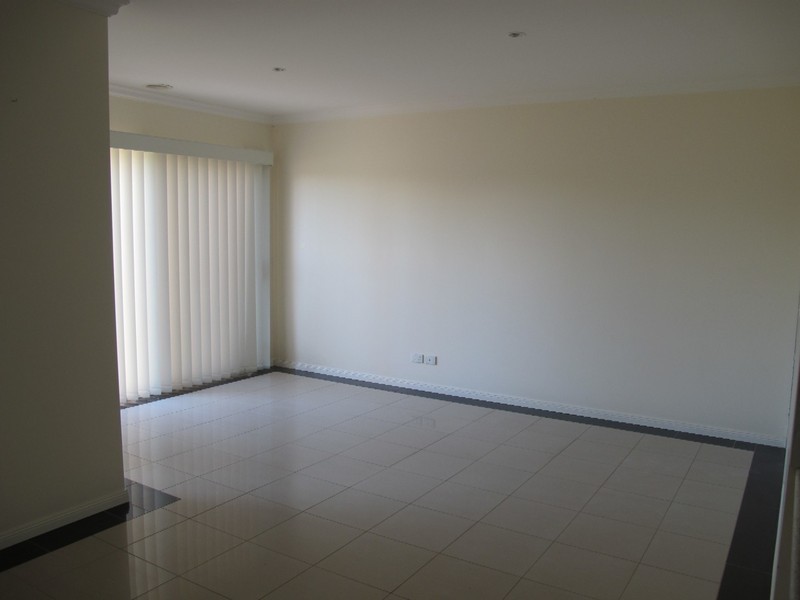 2B Orchid Square, Sydenham VIC 3037