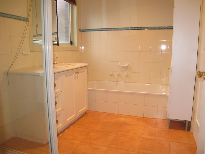 1A Glencara Street, Avondale Heights VIC 3034
