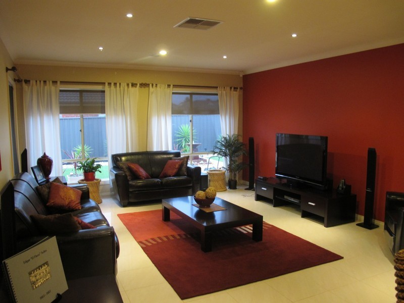 34 Heysen Parkway, Caroline Springs VIC 3023