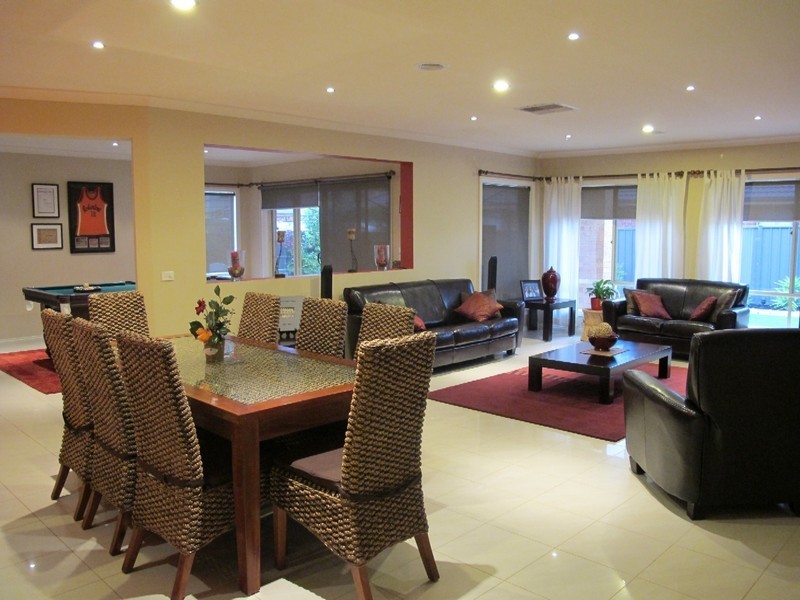 34 Heysen Parkway, Caroline Springs VIC 3023