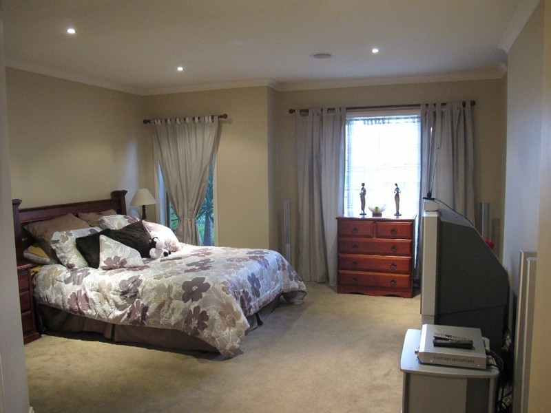 34 Heysen Parkway, Caroline Springs VIC 3023