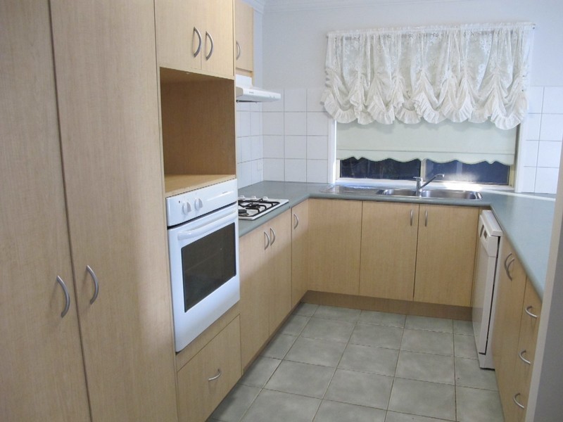 35 Berthon Crescent, Hillside VIC 3037