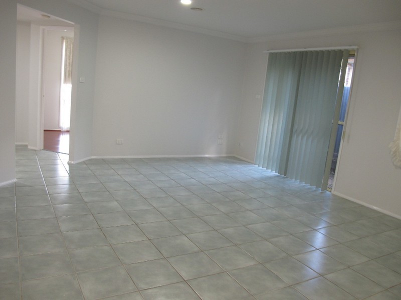 35 Berthon Crescent, Hillside VIC 3037