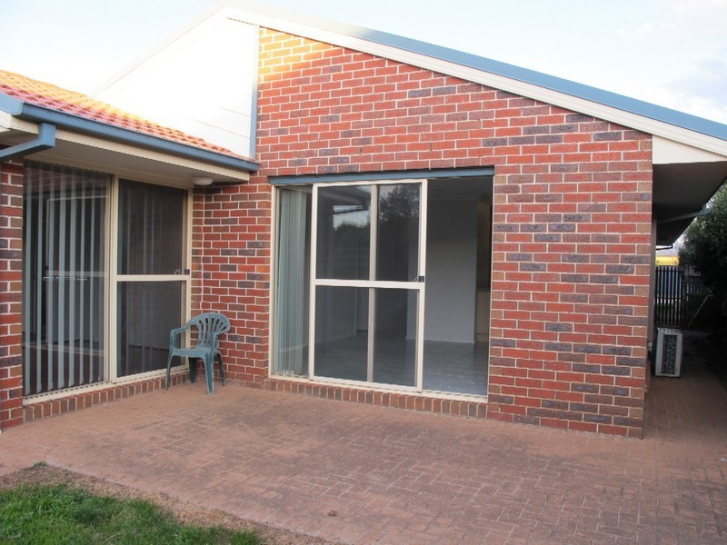 35 Berthon Crescent, Hillside VIC 3037